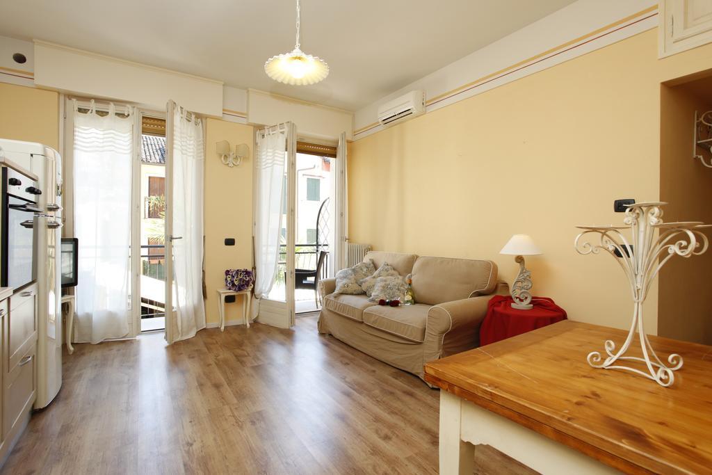 Appartamenti Piazza Umberto I トッリ・デル・ベーナコ 部屋 写真